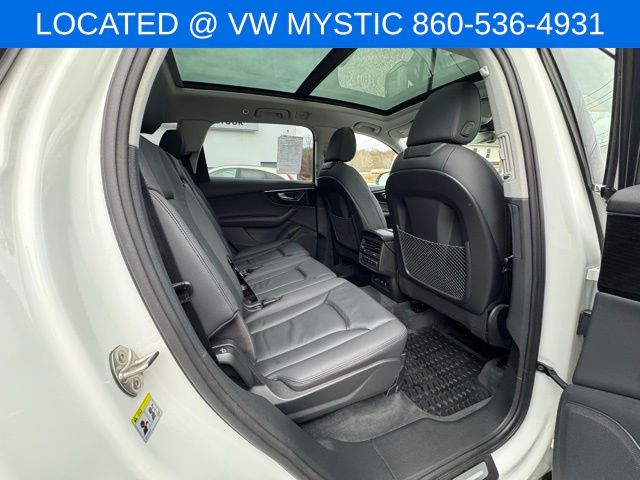 Vehicle image 21 of 38
