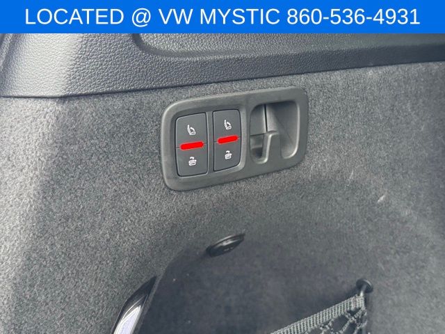 Vehicle image 17 of 38