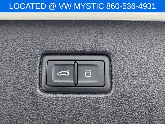 Vehicle image 18 of 38