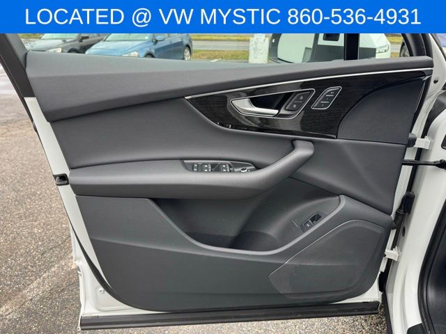 Vehicle image 28 of 38