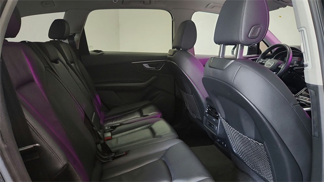 Vehicle image 13 of 26