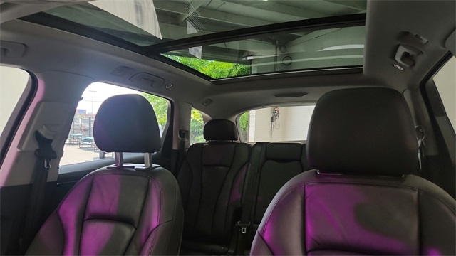 Vehicle image 15 of 26