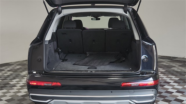 Vehicle image 12 of 26