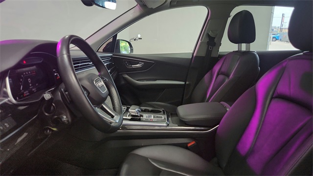 Vehicle image 17 of 26