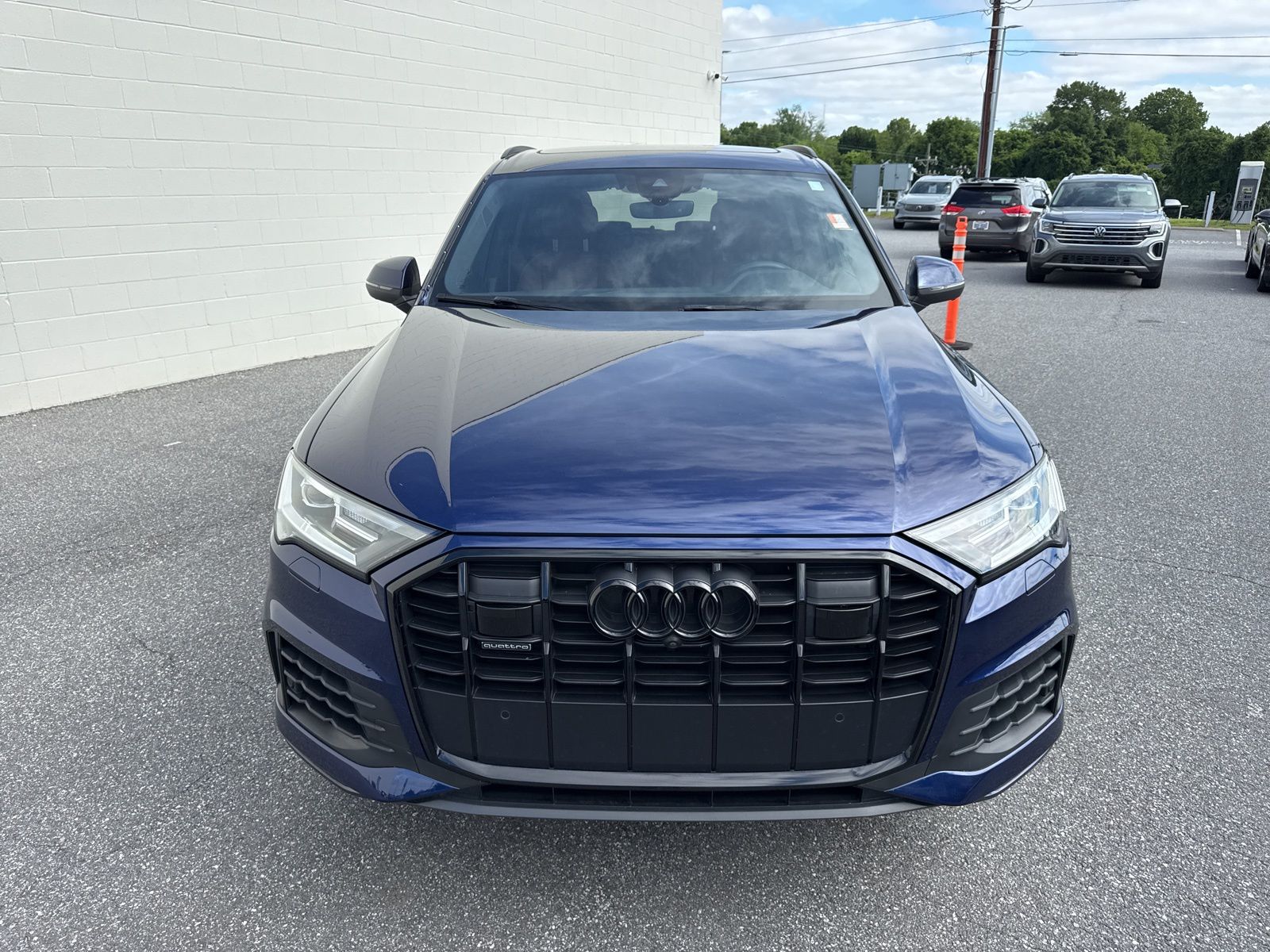 2022 Audi Q7 Premium Plus Image 2 of 35