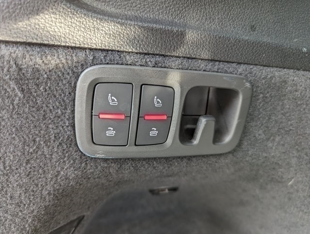 Vehicle image 24 of 27