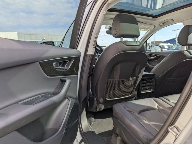 Vehicle image 19 of 27