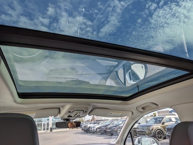 Vehicle image 21 of 27