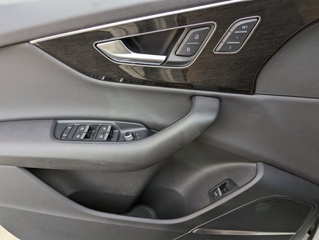 Vehicle image 18 of 27