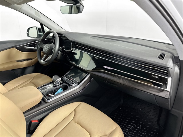 Vehicle image 17 of 33