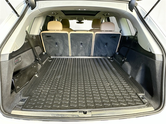 Vehicle image 9 of 33