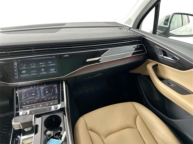Vehicle image 19 of 33