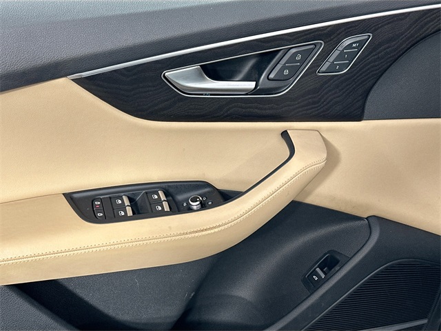 Vehicle image 29 of 33