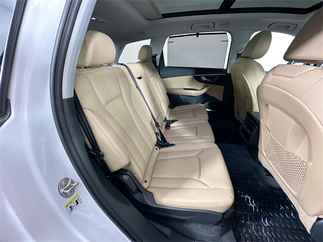 Vehicle image 11 of 33