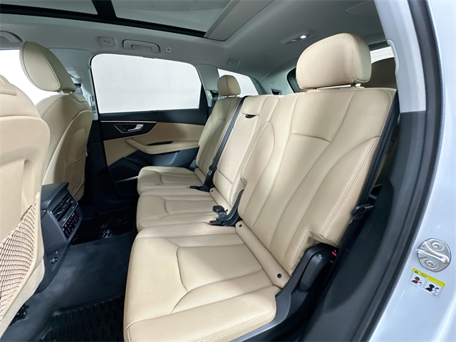 Vehicle image 13 of 33