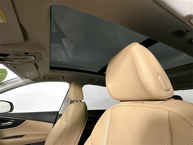 Vehicle image 14 of 33