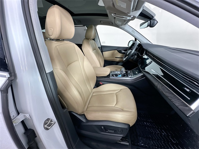 Vehicle image 12 of 33