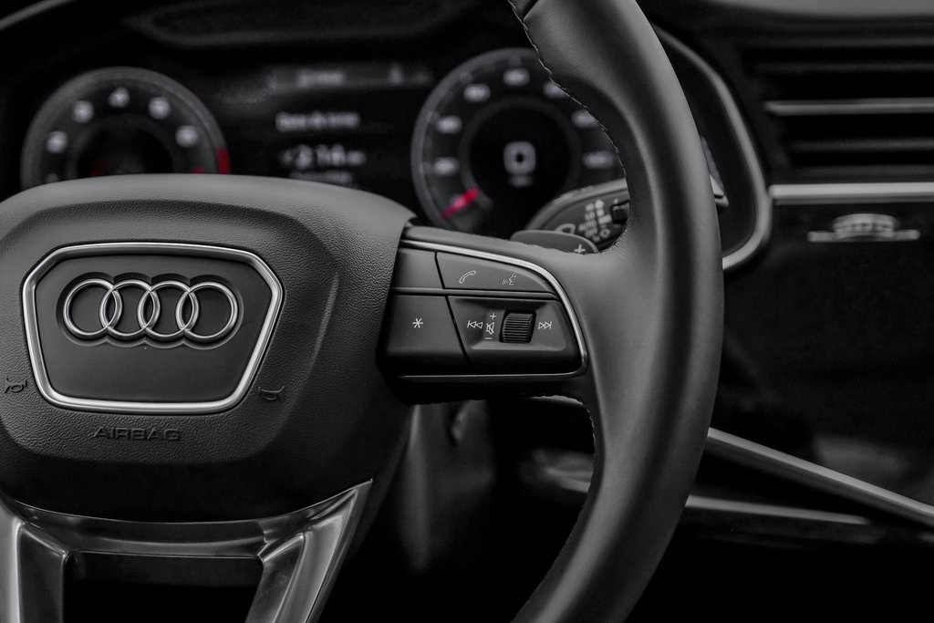 Vehicle image 31 of 52