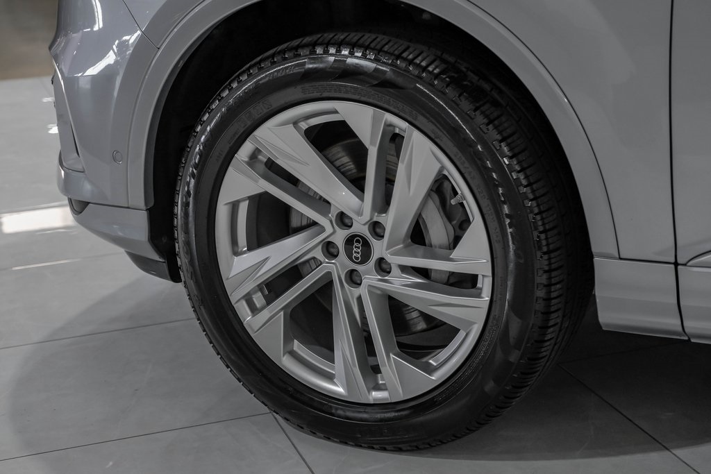 Vehicle image 14 of 52