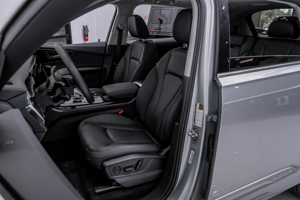 Vehicle image 22 of 52