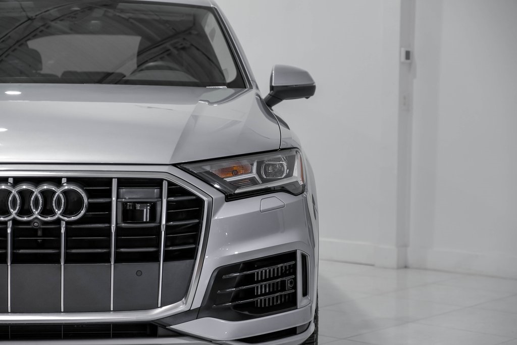 Vehicle image 4 of 52