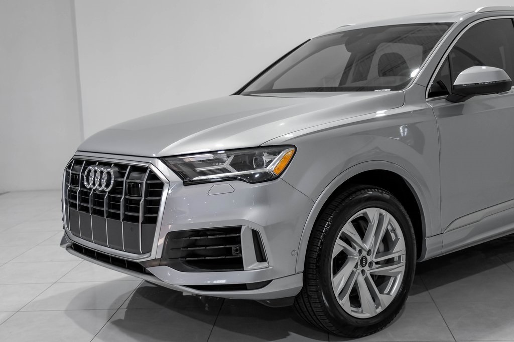 Vehicle image 2 of 52