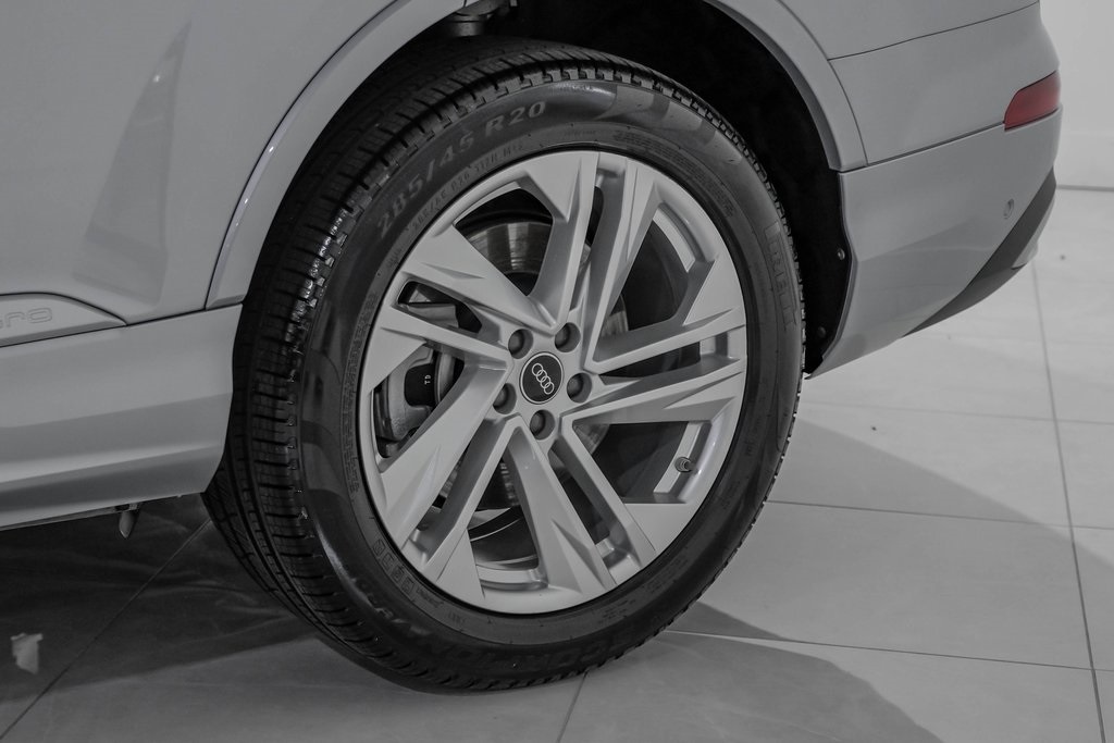 Vehicle image 13 of 52