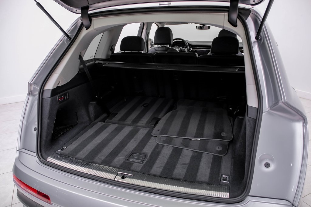 Vehicle image 18 of 52