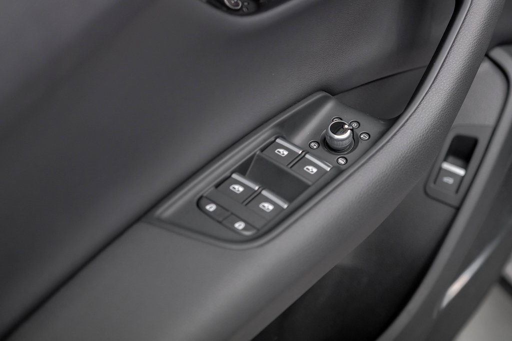Vehicle image 41 of 52