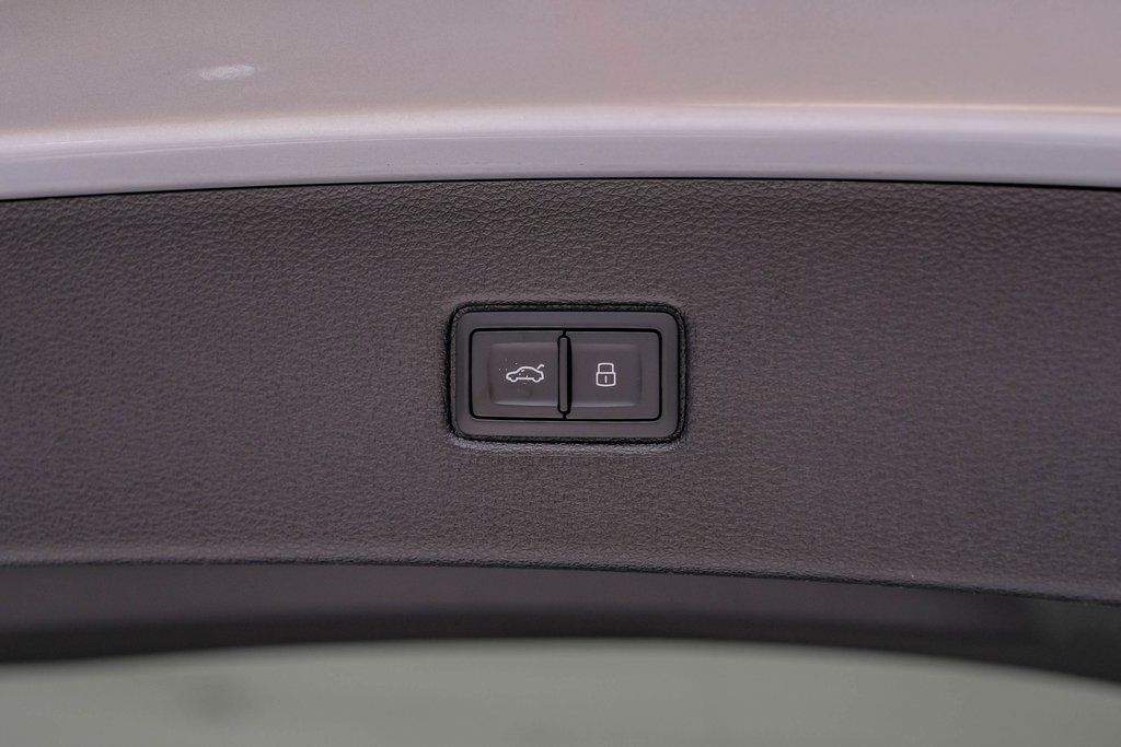 Vehicle image 47 of 52