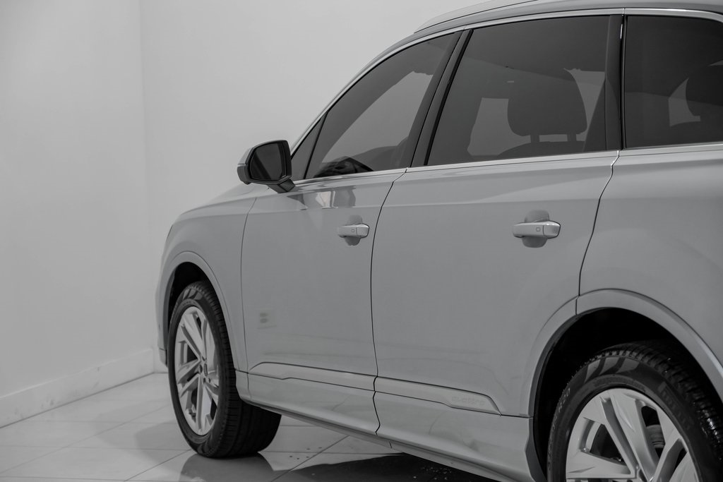 Vehicle image 46 of 52