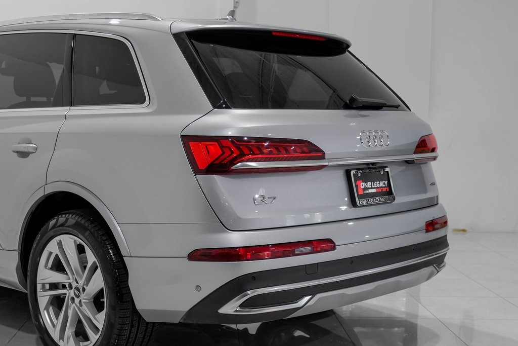Vehicle image 9 of 52