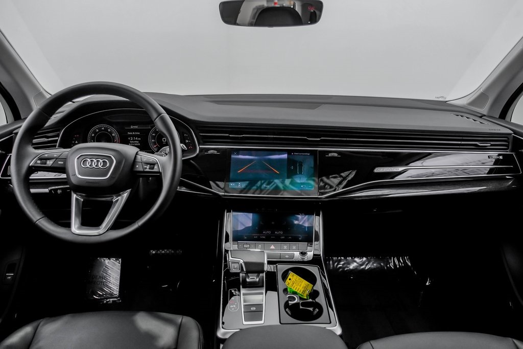 Vehicle image 25 of 52