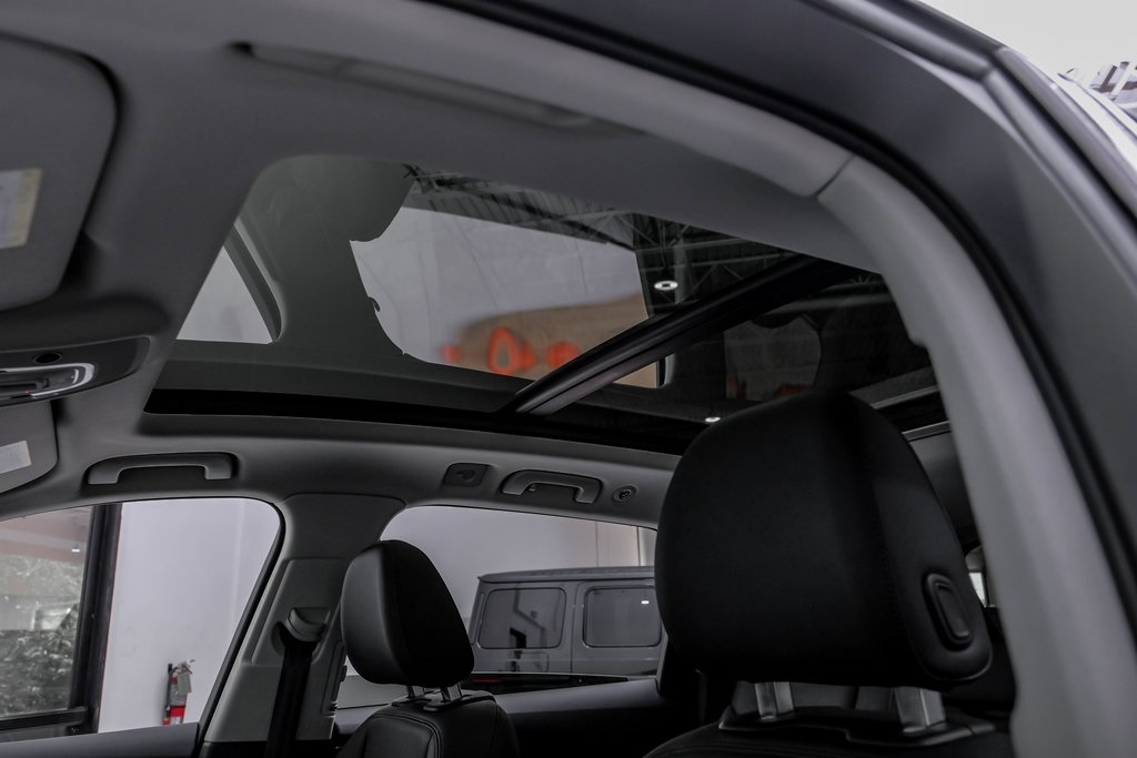 Vehicle image 51 of 52
