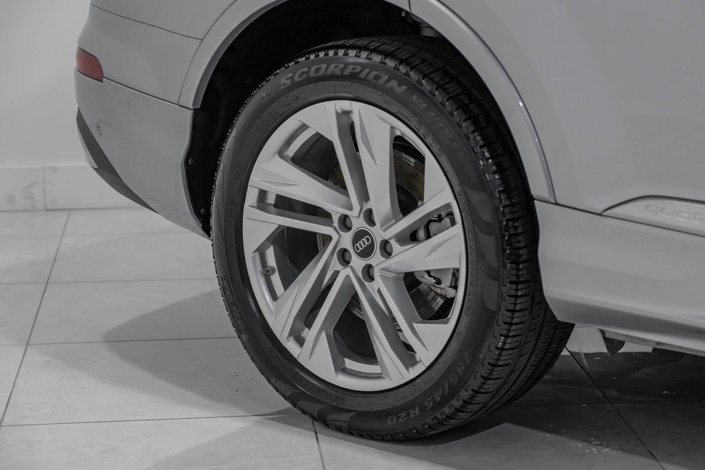 Vehicle image 15 of 52