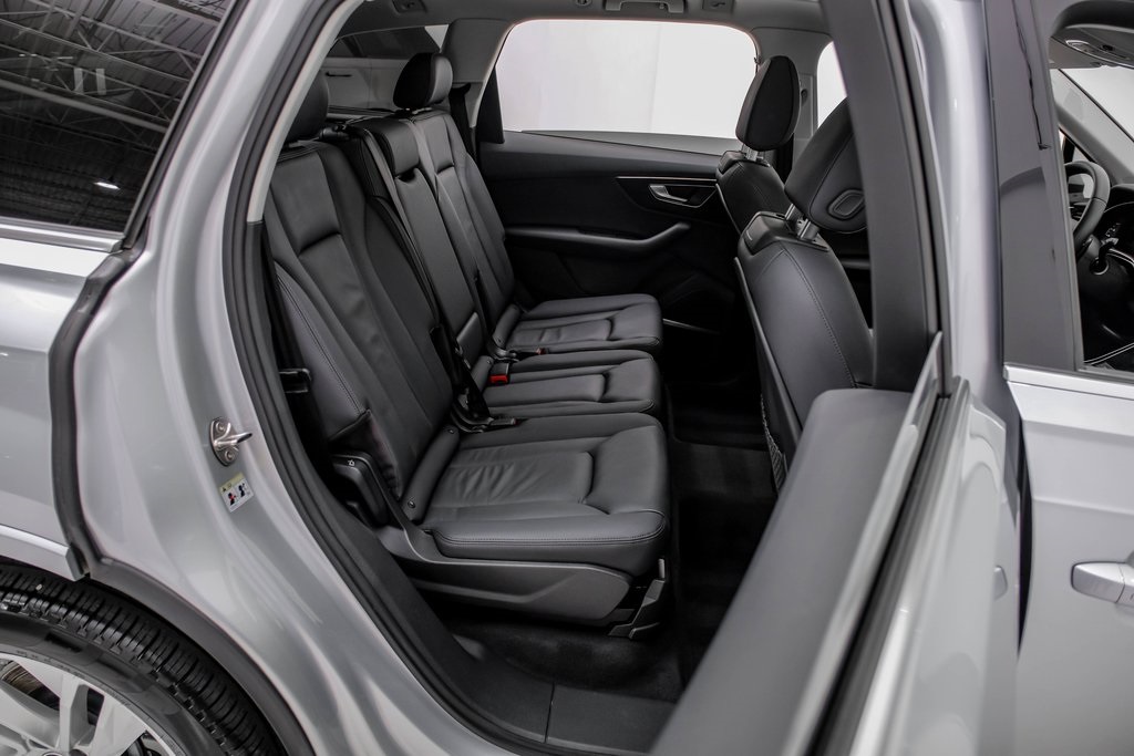 Vehicle image 20 of 52