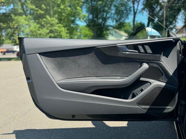 Vehicle image 22 of 28