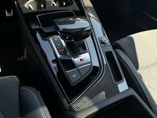 Vehicle image 21 of 28