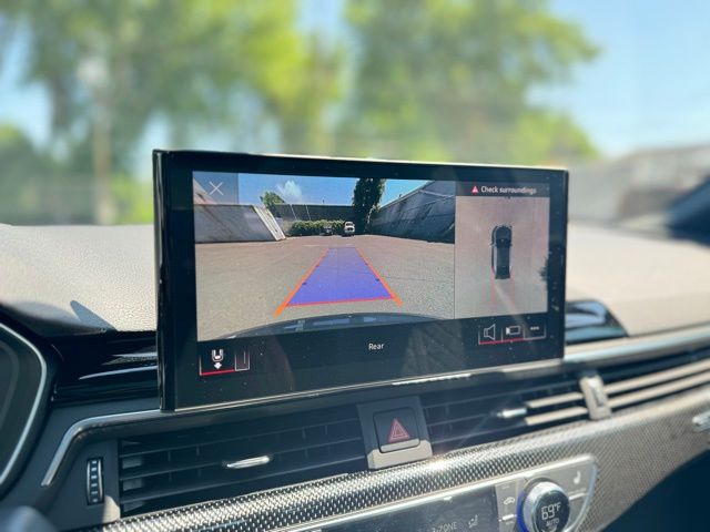 Vehicle image 20 of 28