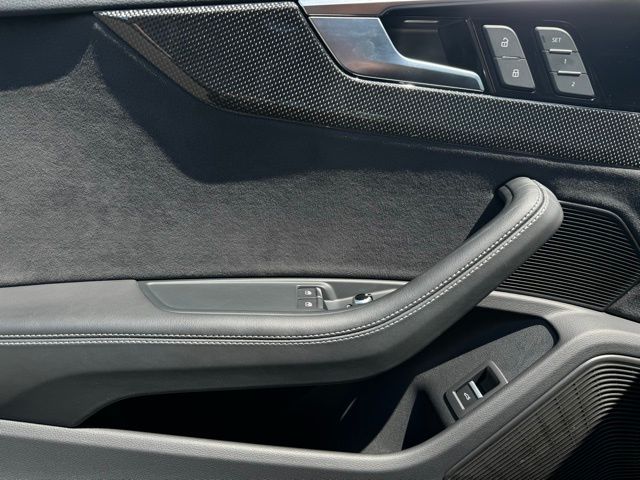 Vehicle image 23 of 28