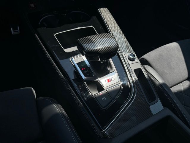 Vehicle image 27 of 28