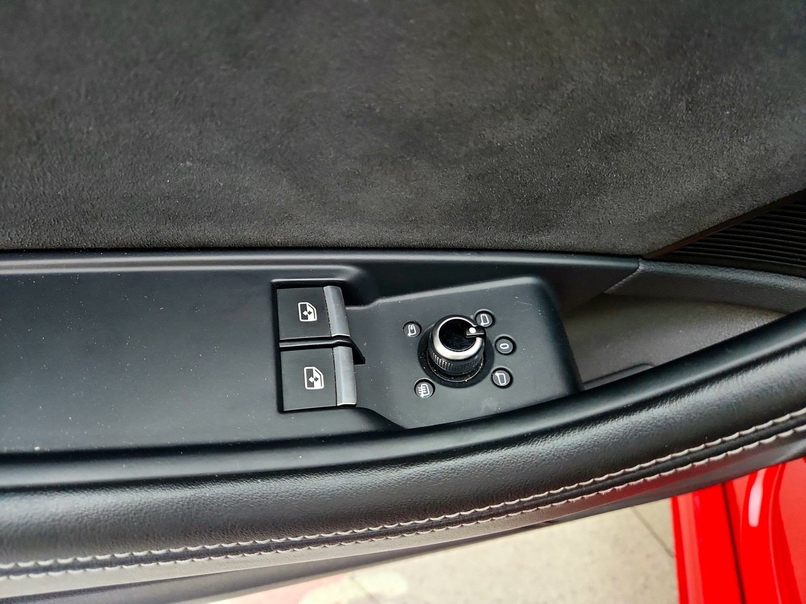 Vehicle image 32 of 39