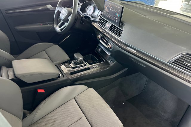 Vehicle image 16 of 29
