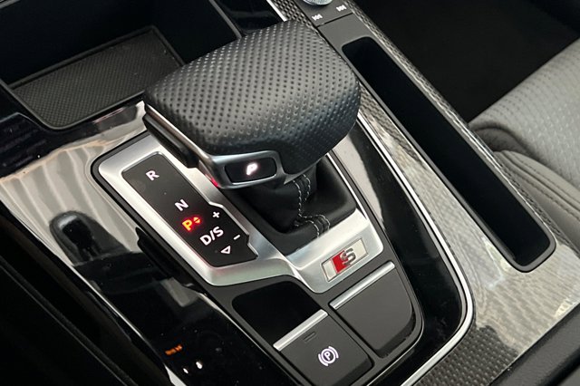 Vehicle image 21 of 29