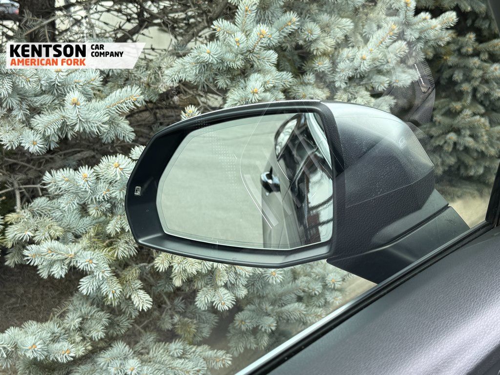 Vehicle image 30 of 49