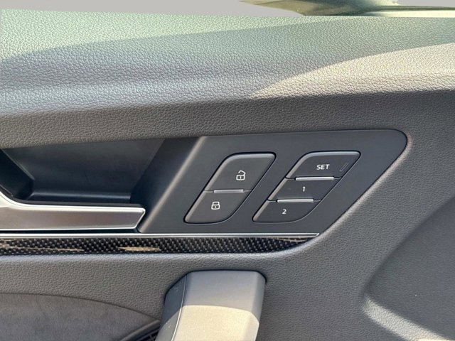Vehicle image 27 of 34