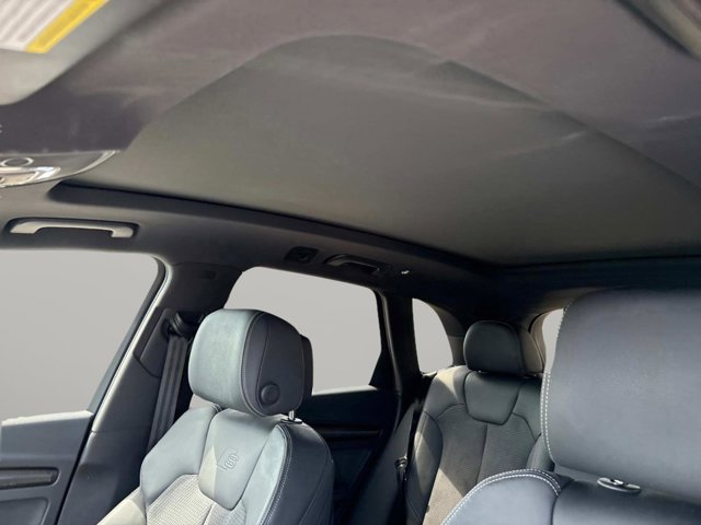 Vehicle image 15 of 34