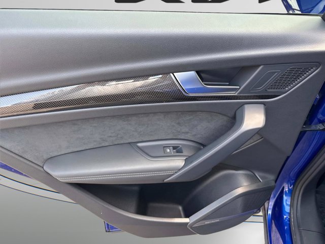 Vehicle image 23 of 34