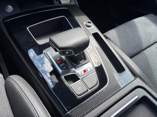 Vehicle image 22 of 34
