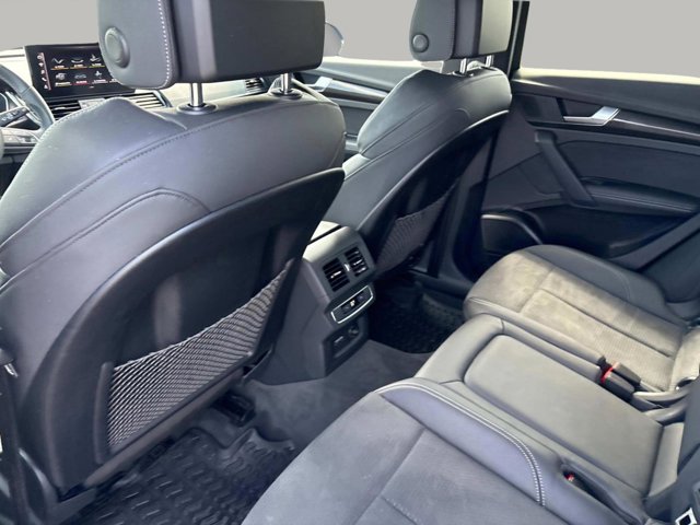 Vehicle image 14 of 34